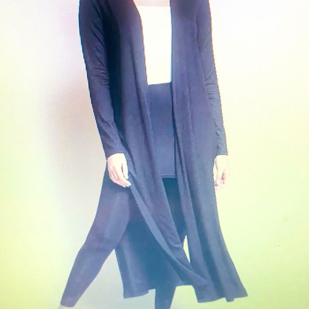 Black os bamboo sweater. Side skits and perfect for all seasons.